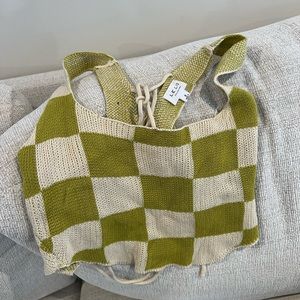 Good condition adjustable open back!! This is a super cute crop top !!